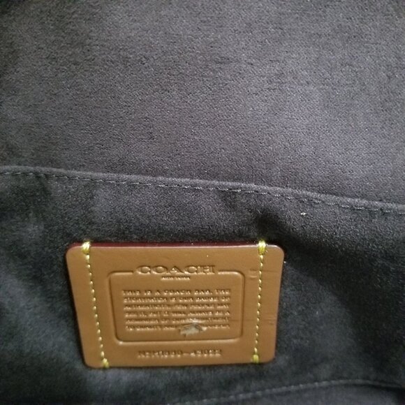 Coach Crossbody/Shoulder bag in black with gold removable chain - Picture 13 of 14